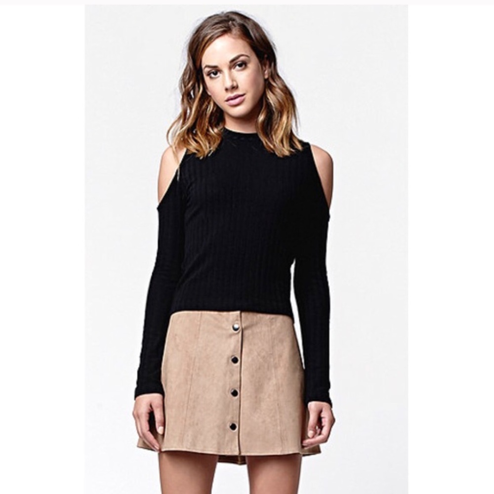 ✨HOST PICK ✨Kendall + Kylie cold shoulder crop